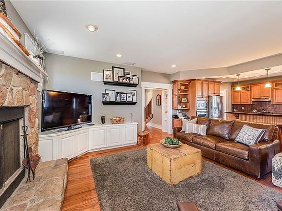 4th image of 7780 Village Green Dr