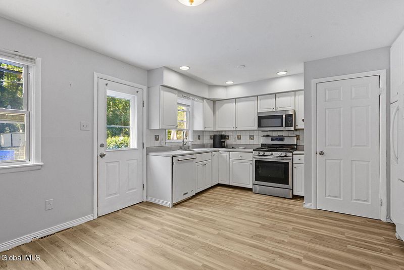 5th image of 196 Mount Hope Drive
