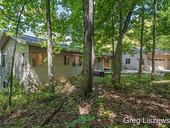 3rd image of 11479 Bowers Dr NE