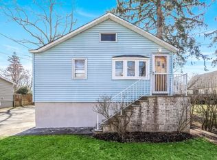 21 Grandview Ave, Oakland, NJ 07436