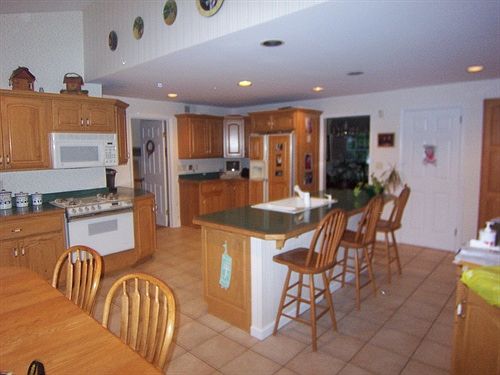 Eat-In Kitchen