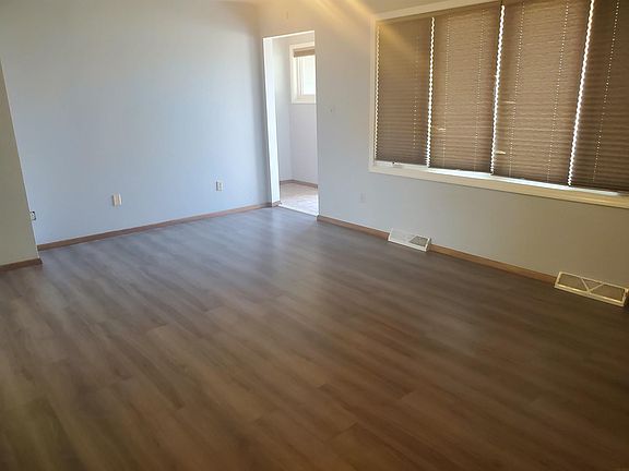 4th image of 2222 Crescent Dr