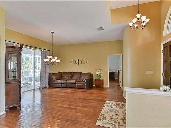5th image of 2710 Aston Ave