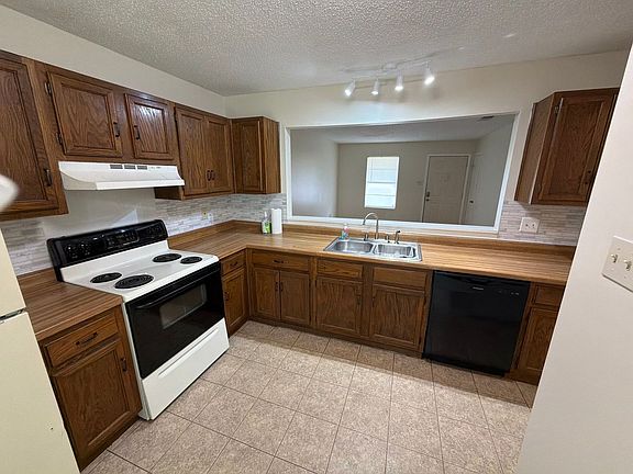 2nd image of 12 Southland Ct