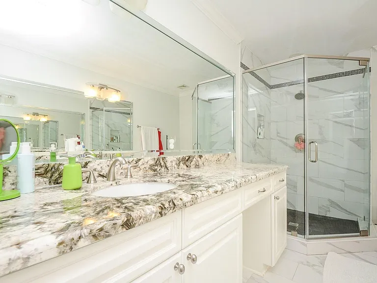 9906 Cedardale Dr — Photo 17