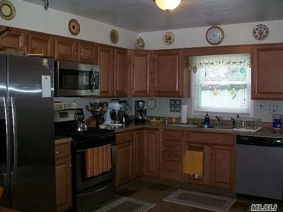 4th image of 127 Dakota St
