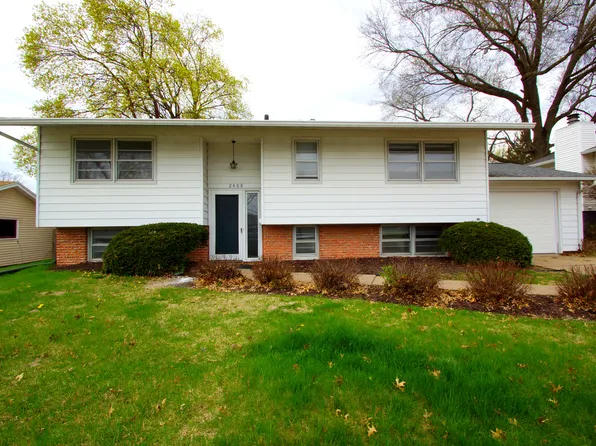 2408 Avalon Dr, Bettendorf, IA 52722