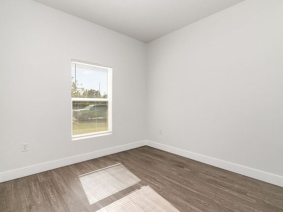 4th image of 1213 Waterford St SE