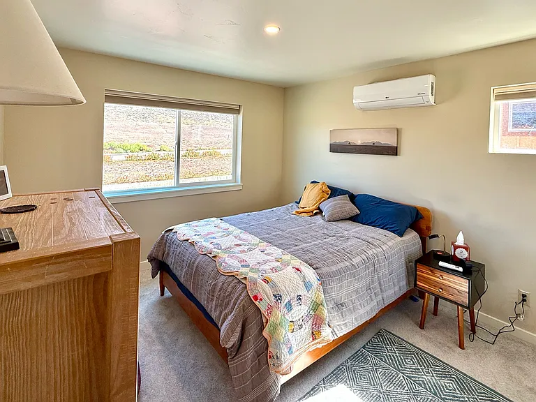 284 Redcliff Dr — Photo 2