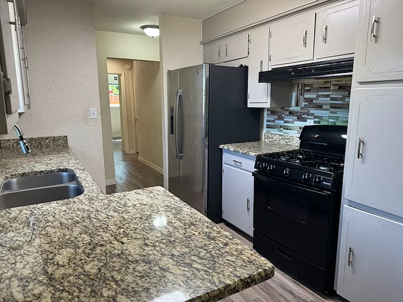 4 bed, 1808 sqft, $1,800 — Photo 3