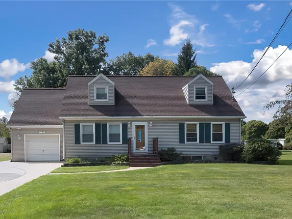 1742 Westwood Dr, Erie, PA 16505