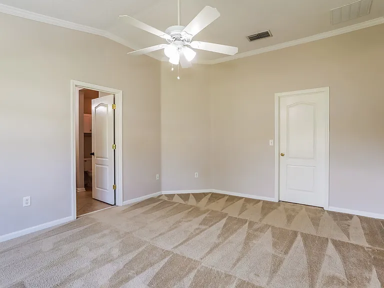 2732 Woodsdale Dr — Photo 10