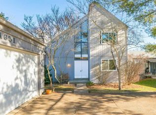 1651 Award Dr, Ballwin, MO