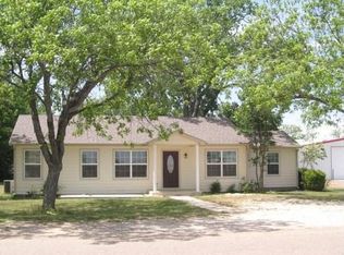 1005 Jerry Mashek Dr, West, TX 76691