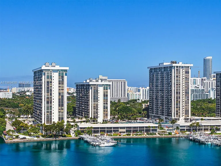 1915 Brickell Ave #1407 — Photo 40
