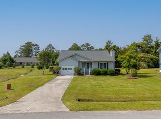 512 Island Dr, Beaufort, NC 28516