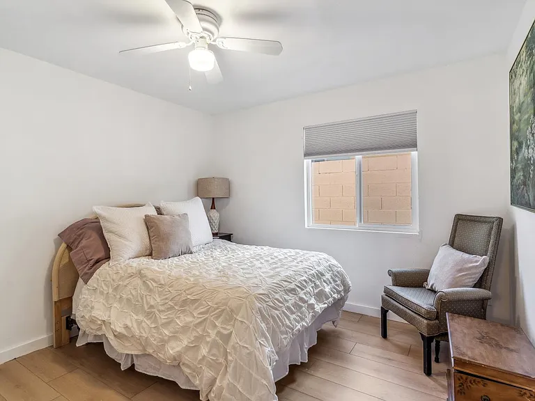 1739 N Palm Dr — Photo 20