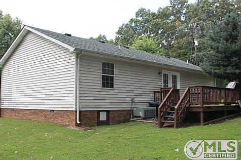 3rd image of 401 Patricia Dr