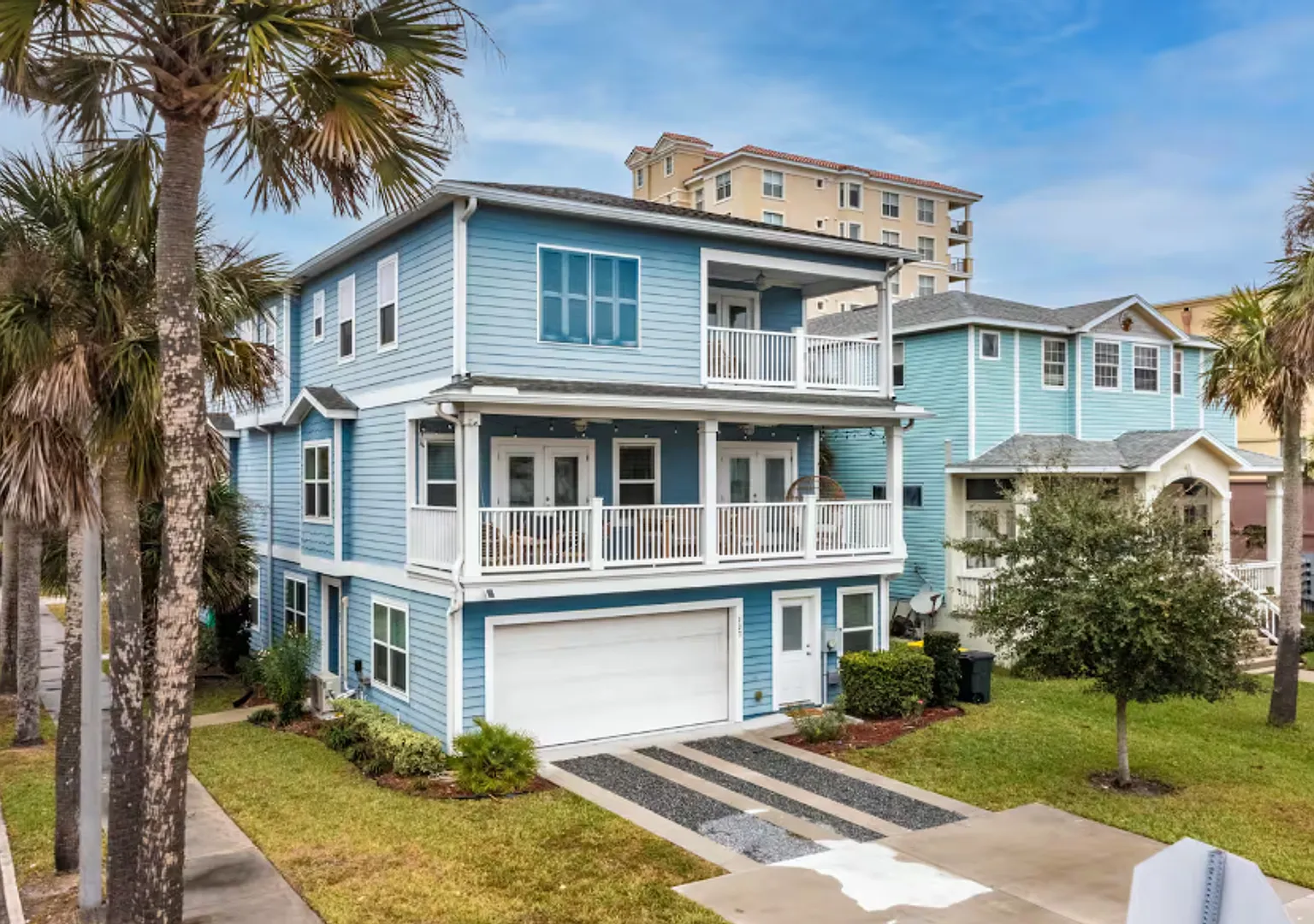 Luxury Beachside Living with Ocean Views & Private Elevator. 4 Bed/3.5 Bath With 2 Car Garage. Pe... — Photo 2