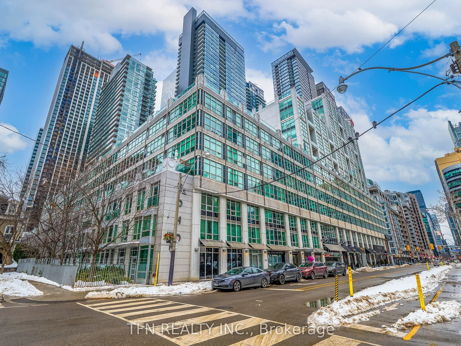 Soho Metropolitan Condos — Photo 1