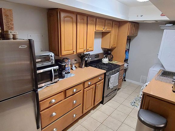 5th image of 12A Bunnell Ct #A