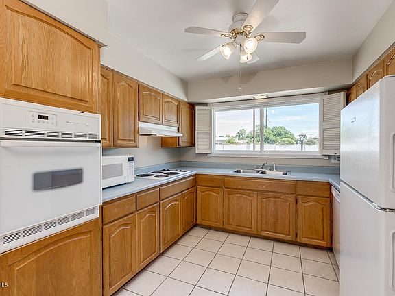 KITCHEN / UPDATED APPLIANCES