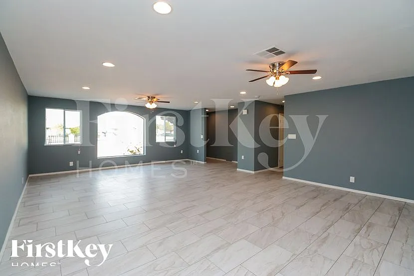 4 bed, 3.0 bath, 1650 sqft, $1,990 — Photo 4
