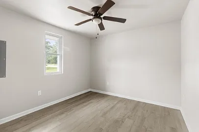 1217 Pineview St #4 — Photo 6