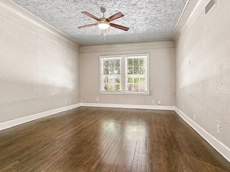 4515 Swiss Ave — Photo 6