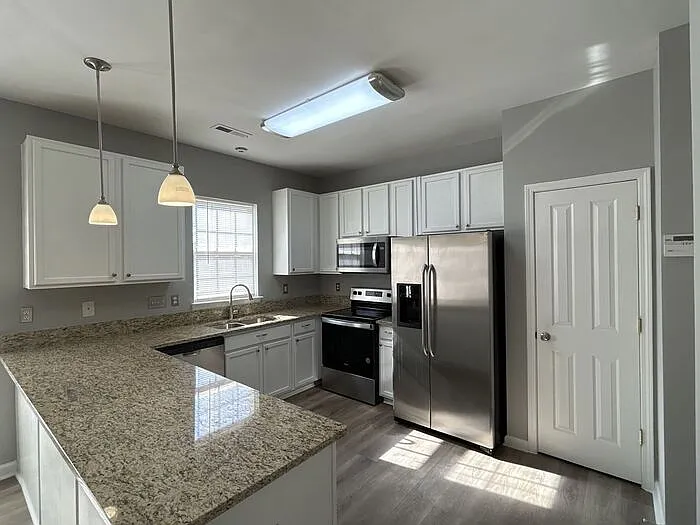 1301 Rising Oak Dr — Photo 6