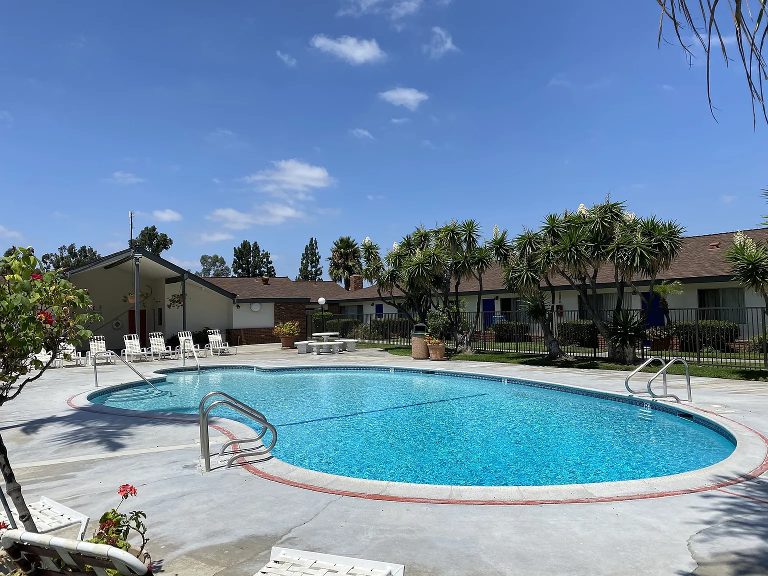 Orangewood Garden Apartments — Photo 4