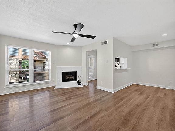 5th image of 336 Melrose Dr APT 21D