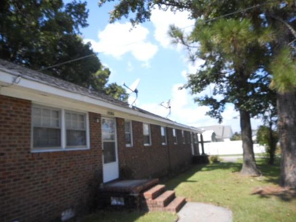 3rd image of 2520 Forbes Ave #A