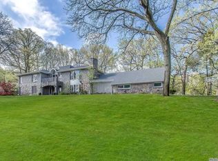 22 Lake Rd #1, Great Neck, NY 11020