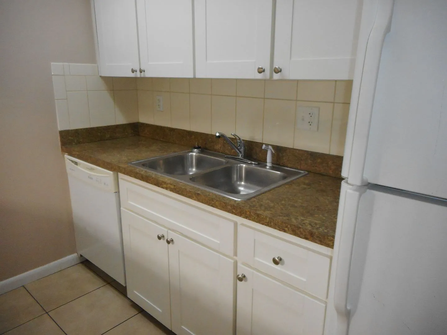 2 Bedroom 1 Bath 661 NE 26th Court-Unit C - Cypress Villas — Photo 2