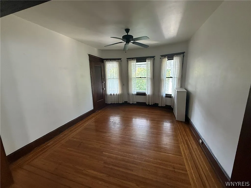 4 bed, 1.5 bath, 2000 sqft, $1,950 — Photo 3