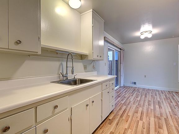 2nd image of 920 Desert Isle Dr
