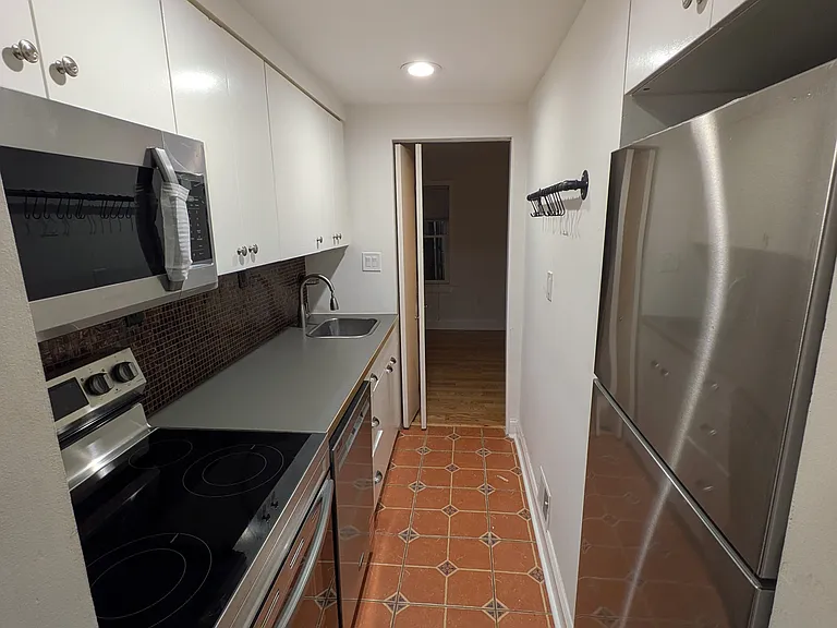 615 10th St NE #B — Photo 10