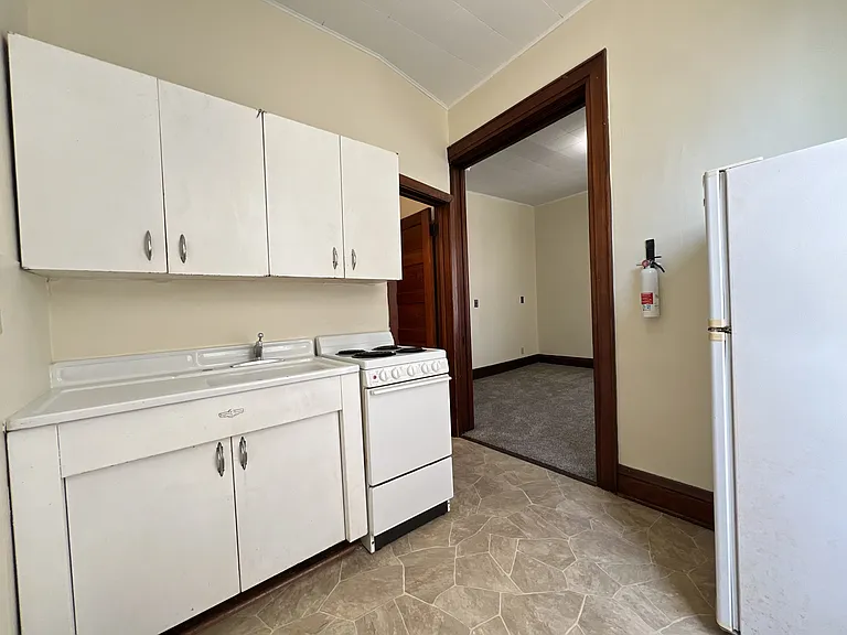 1260 University Ave #1 — Photo 4