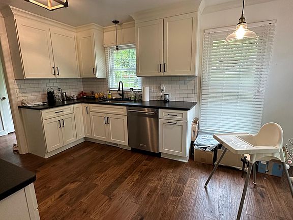 5th image of 30 Dawnwood Dr