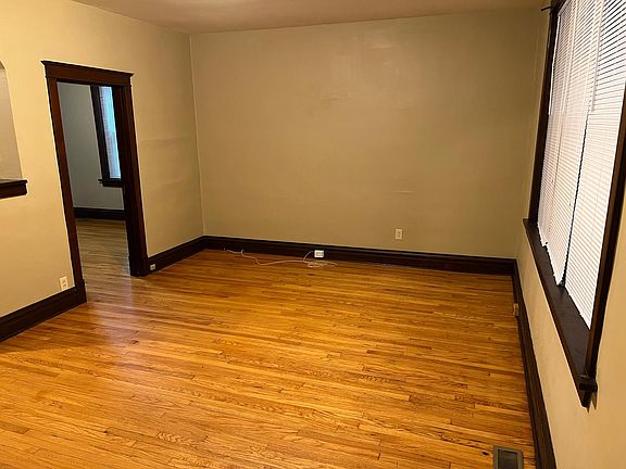 5th image of 2131 Forest Ave