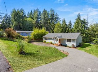 231 E Snowcap Drive, Belfair, WA 98528