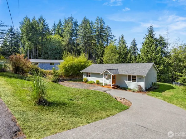 231 E Snowcap Drive, Belfair, WA 98528