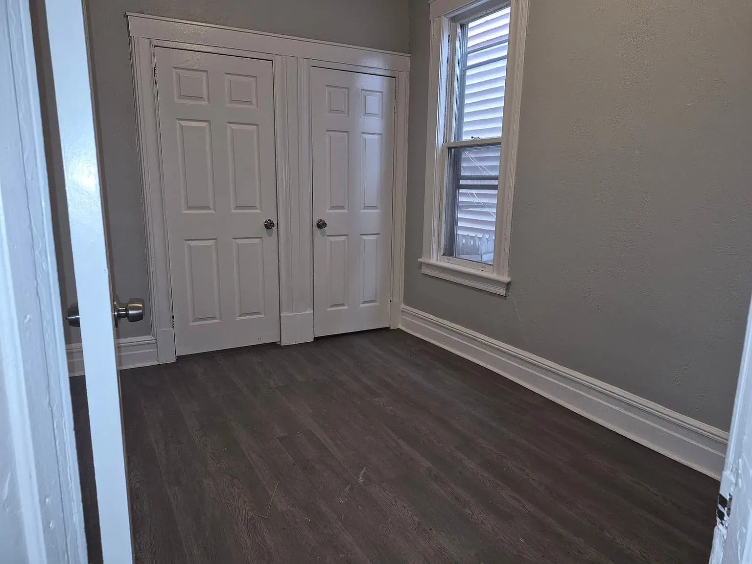 3 bed, 1000 sqft, $2,200 — Photo 2
