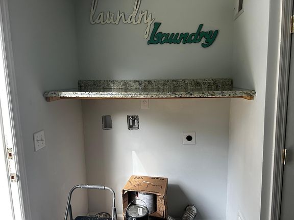 3rd image of 1828 Pineland Dr
