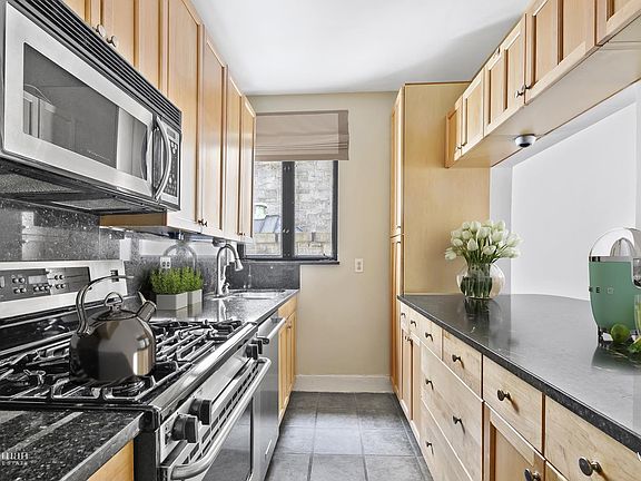 4th image of 7 W 96th St APT 2C