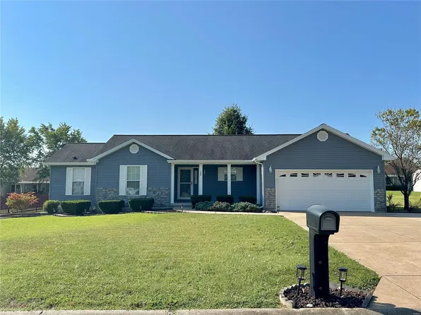 562 Oak St, Farmington, MO 63640