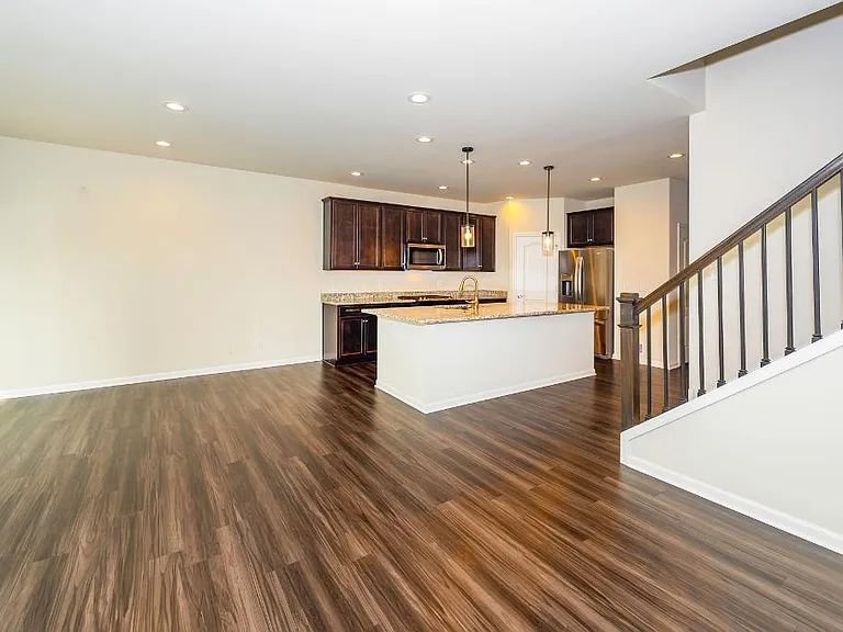 2801 Dillon Dr — Photo 11