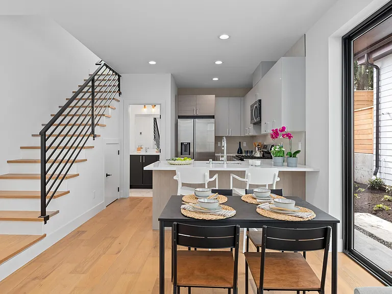 1775B SW Cambridge St — Photo 2