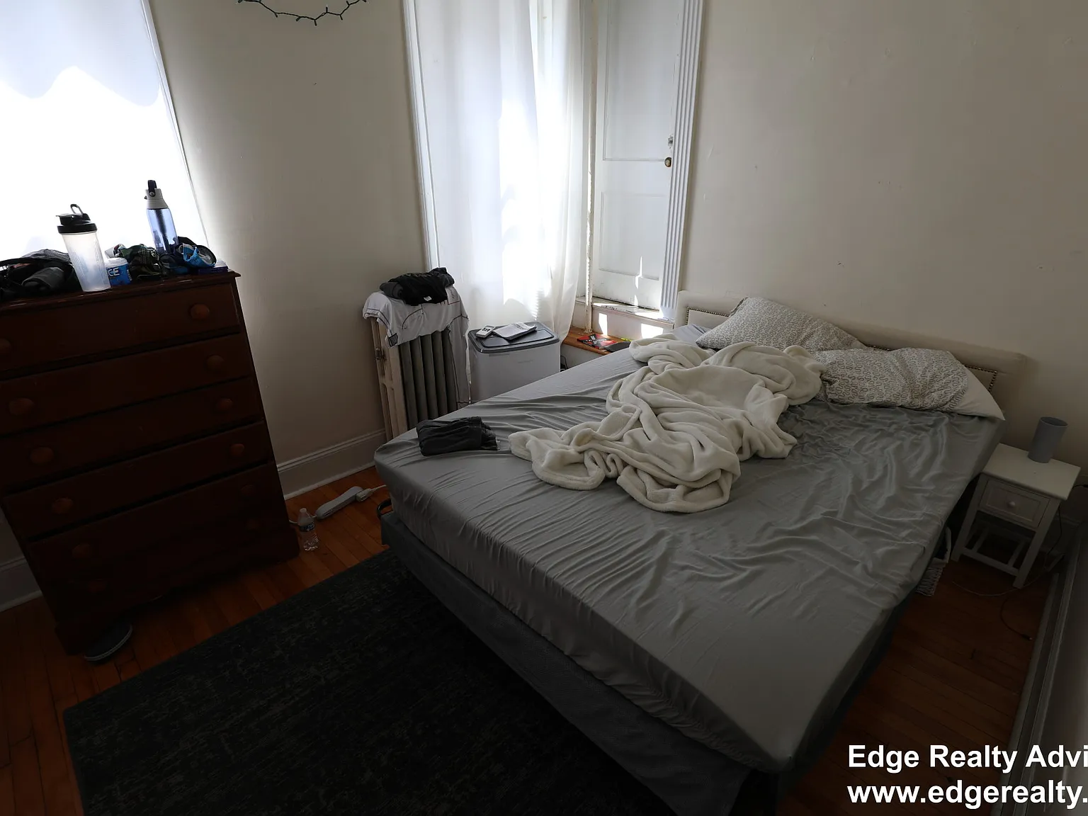 3 bed, 900 sqft, $5,035 — Photo 4